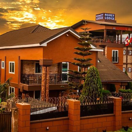 Homey Lodge Kumasi Esterno foto