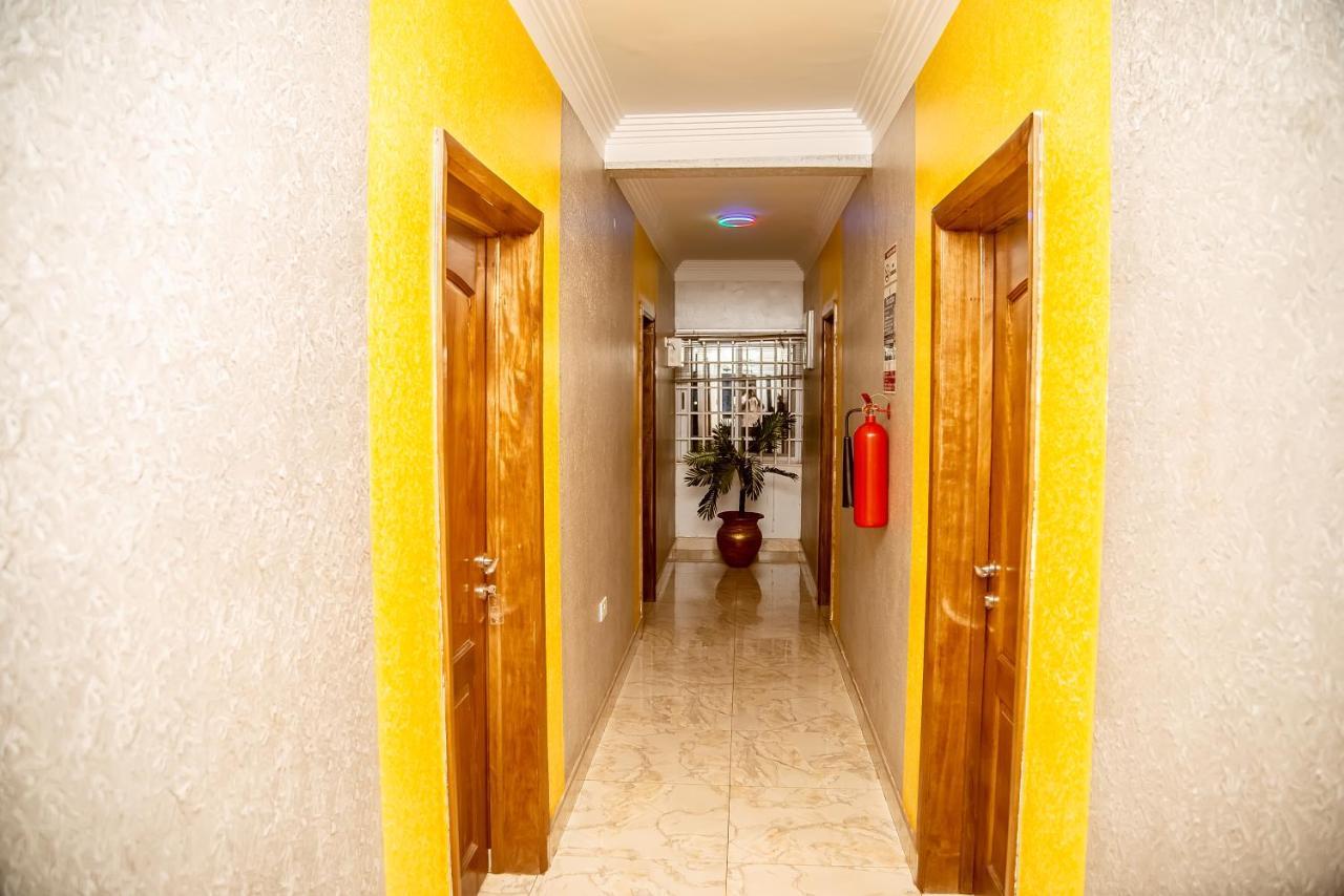 Homey Lodge Kumasi Esterno foto