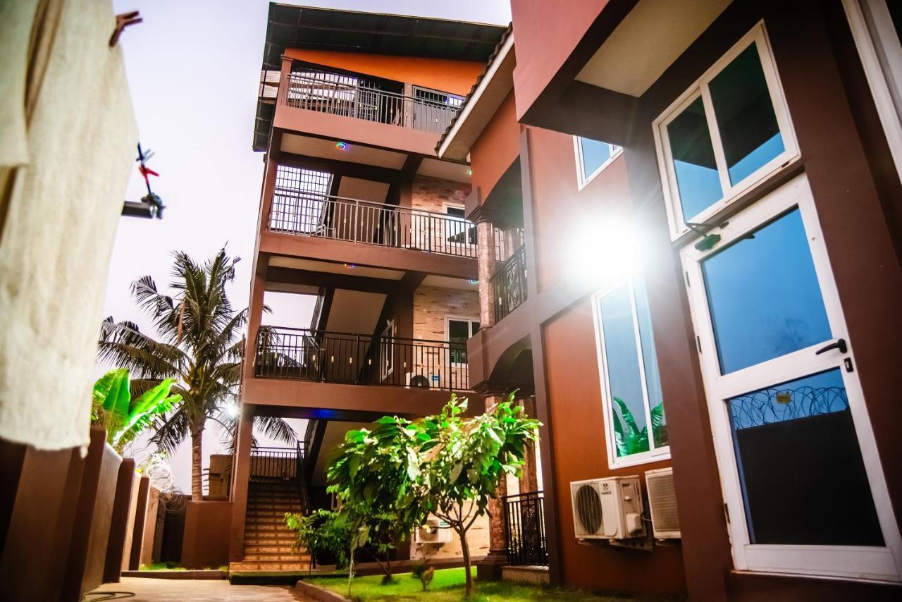 Homey Lodge Kumasi Esterno foto