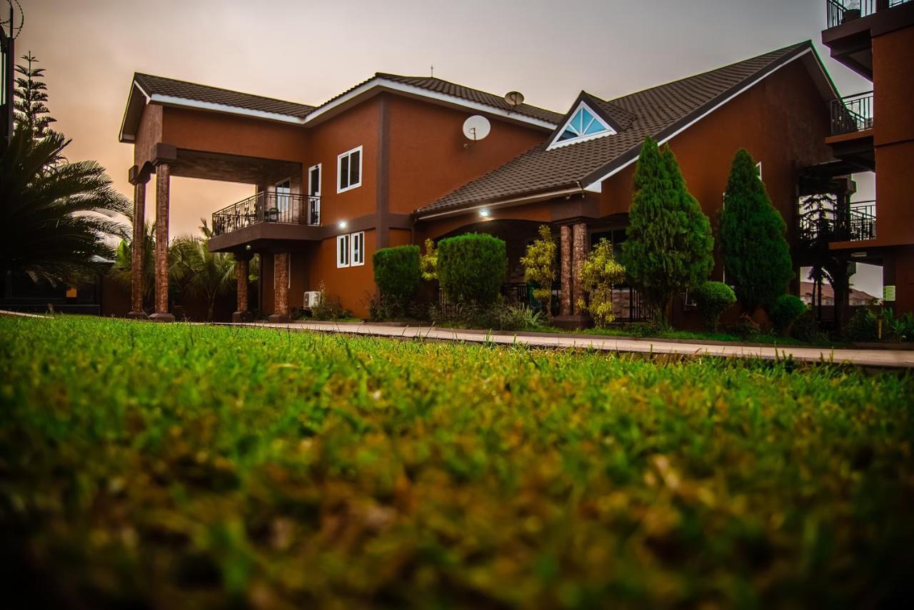 Homey Lodge Kumasi Esterno foto