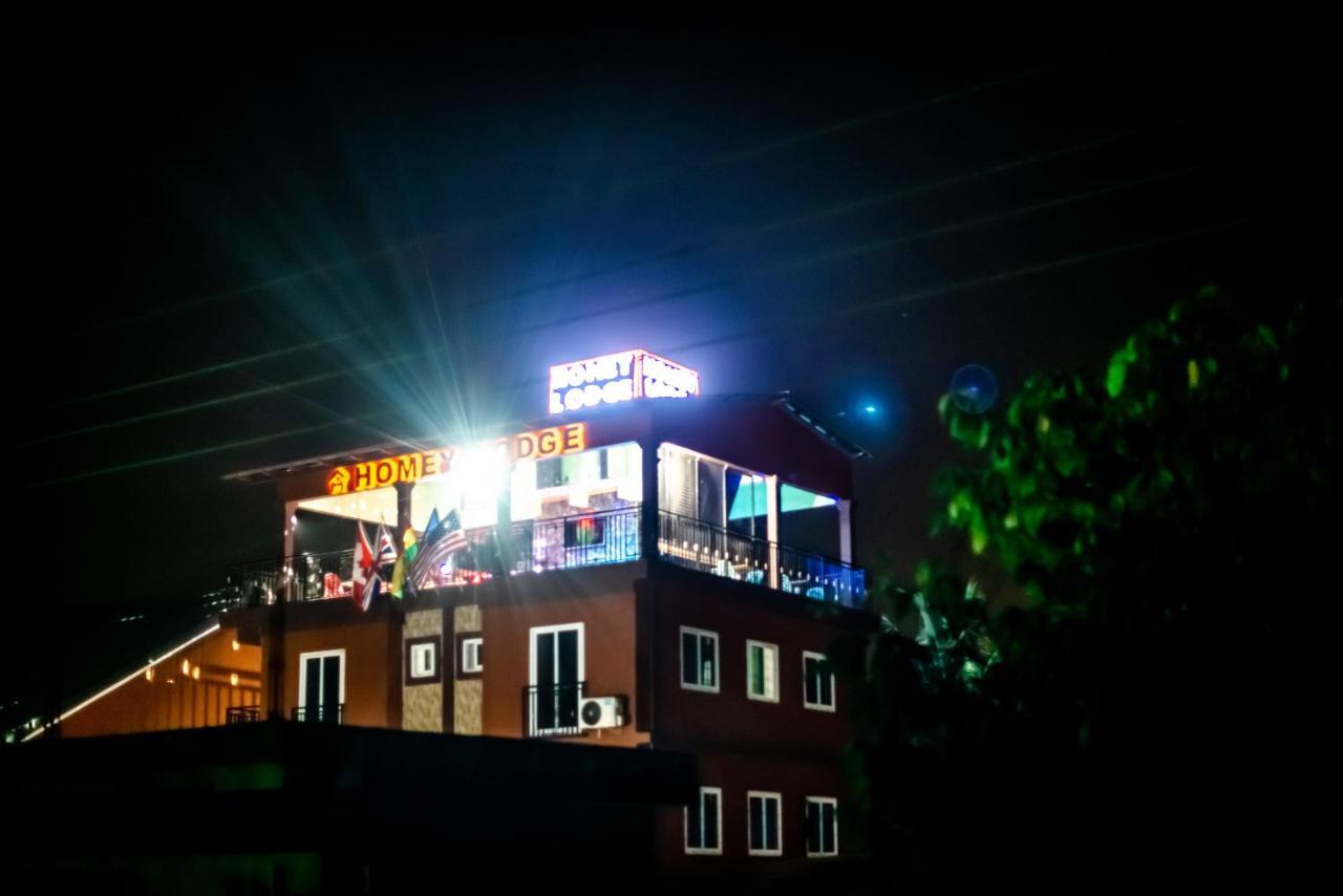 Homey Lodge Kumasi Esterno foto