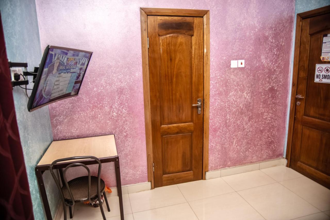 Homey Lodge Kumasi Esterno foto