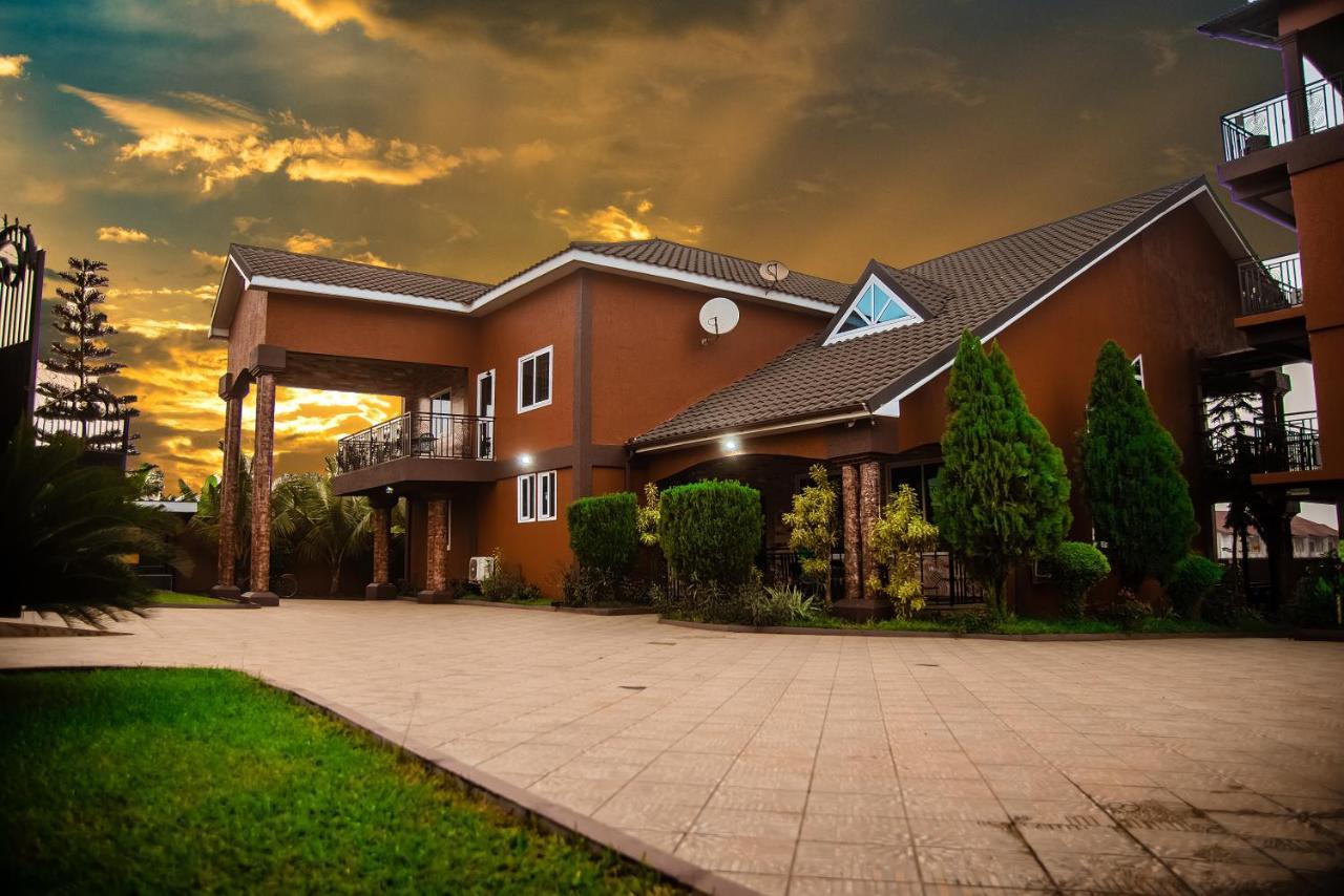 Homey Lodge Kumasi Esterno foto