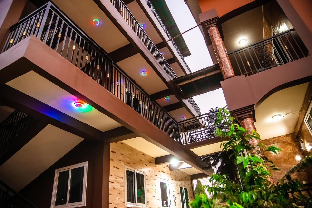 Homey Lodge Kumasi Esterno foto