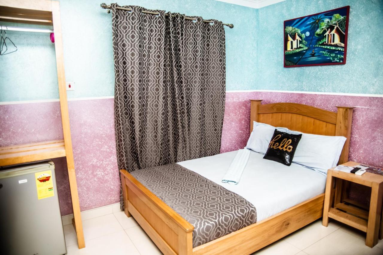 Homey Lodge Kumasi Esterno foto