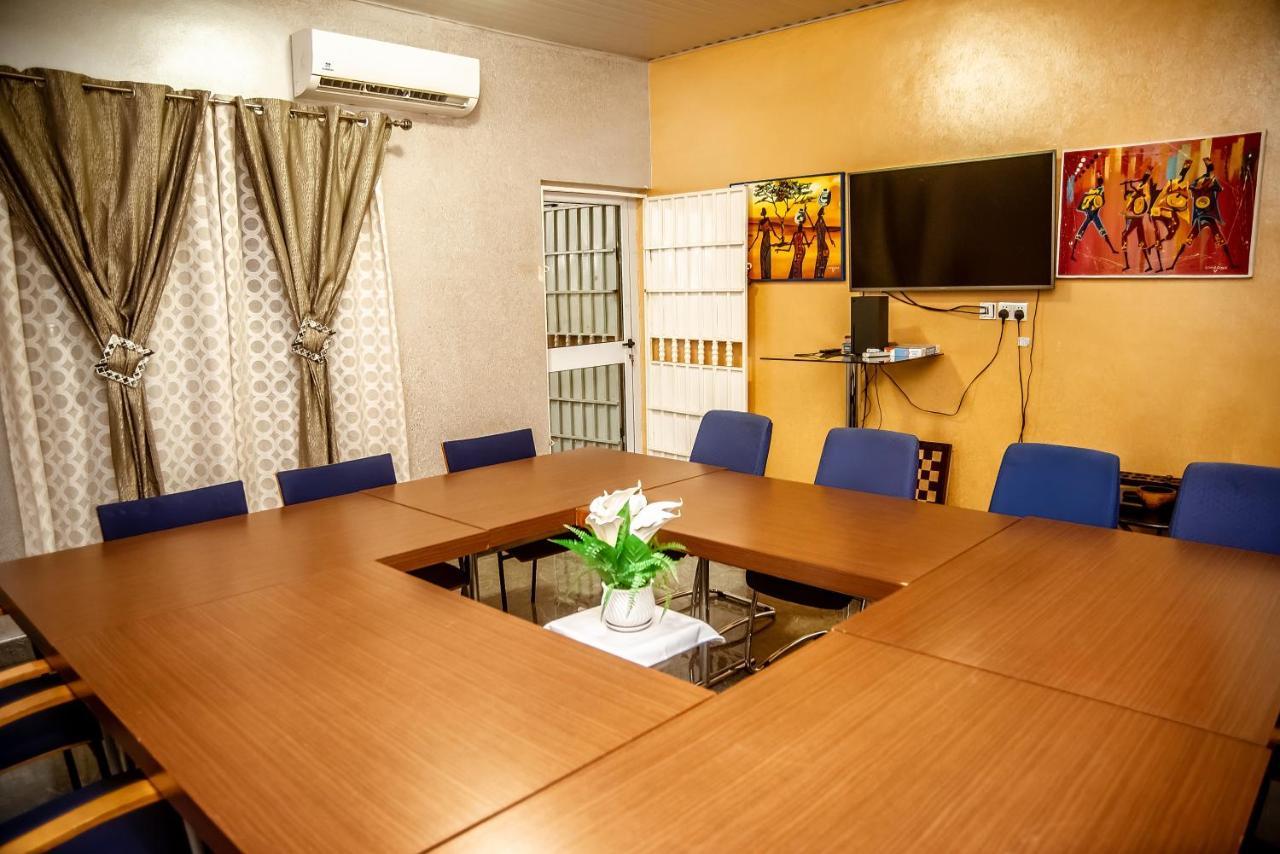 Homey Lodge Kumasi Esterno foto