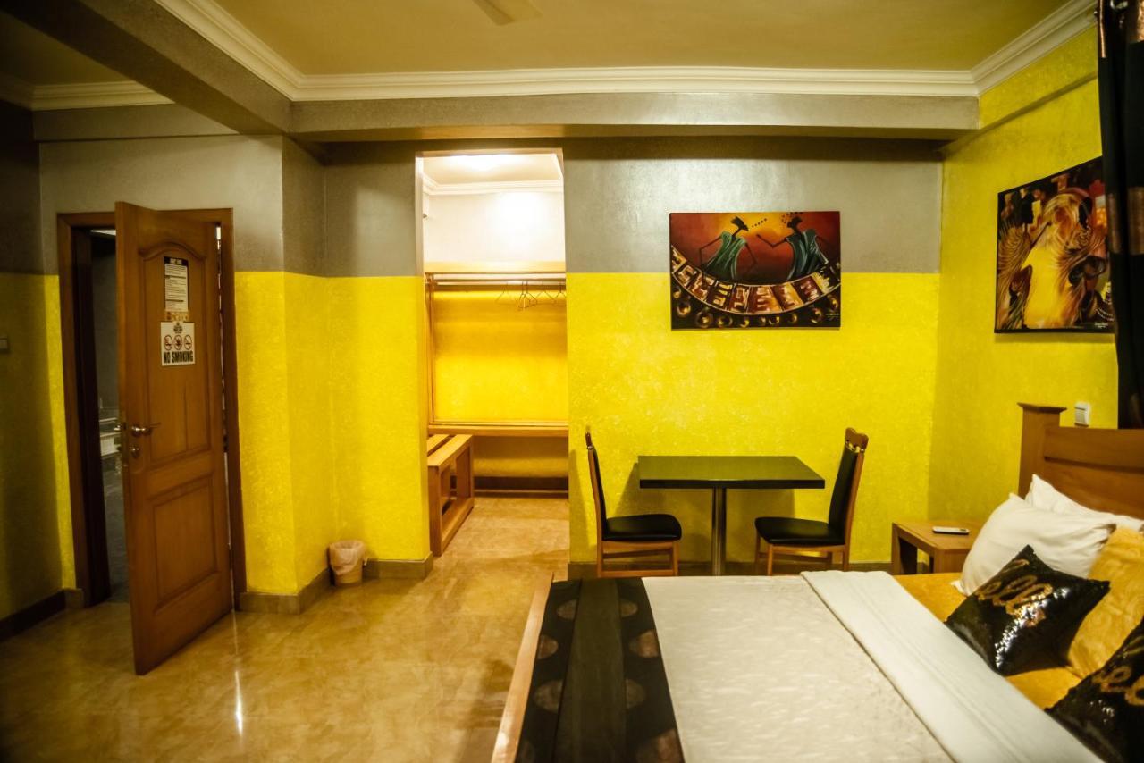Homey Lodge Kumasi Esterno foto