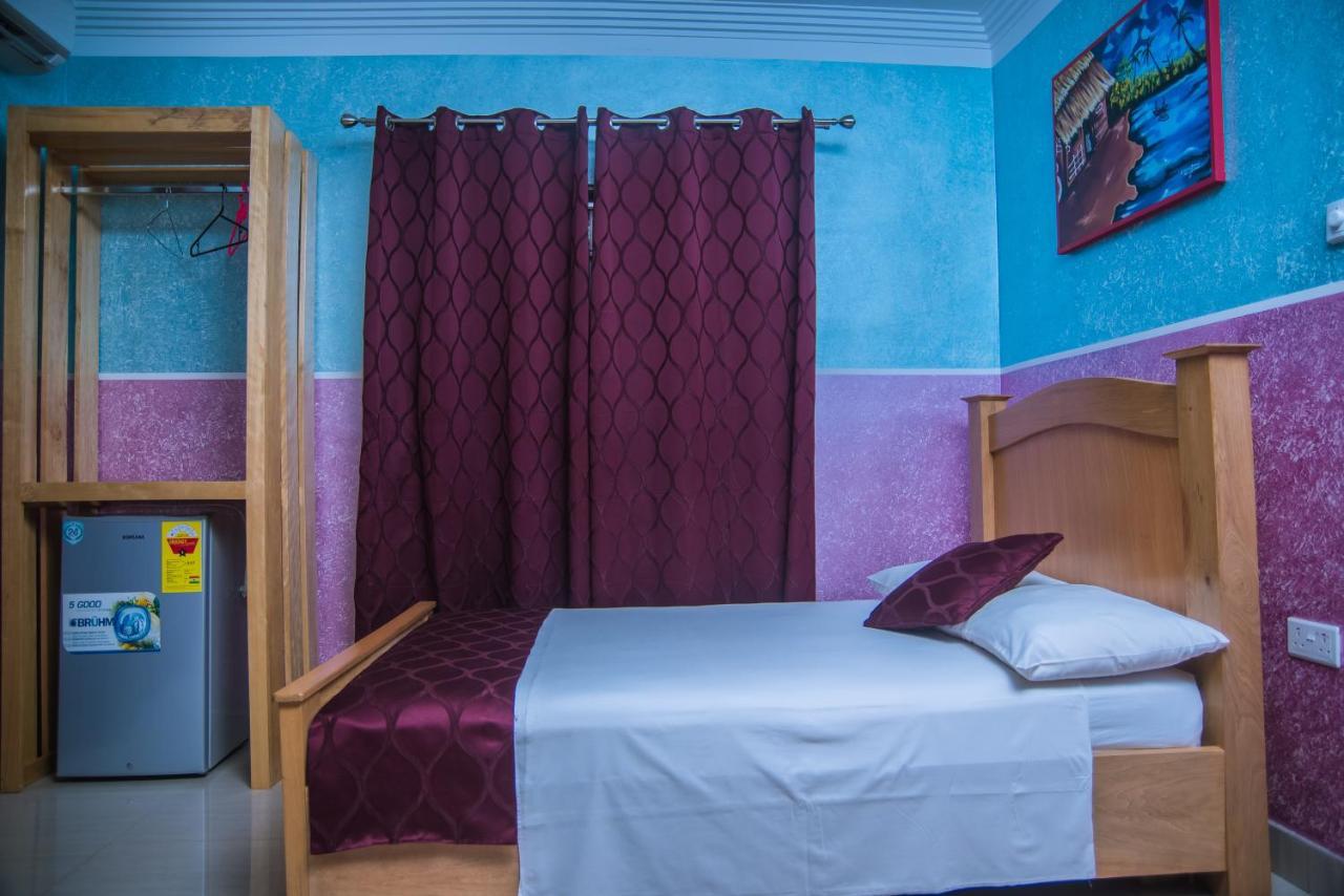 Homey Lodge Kumasi Esterno foto