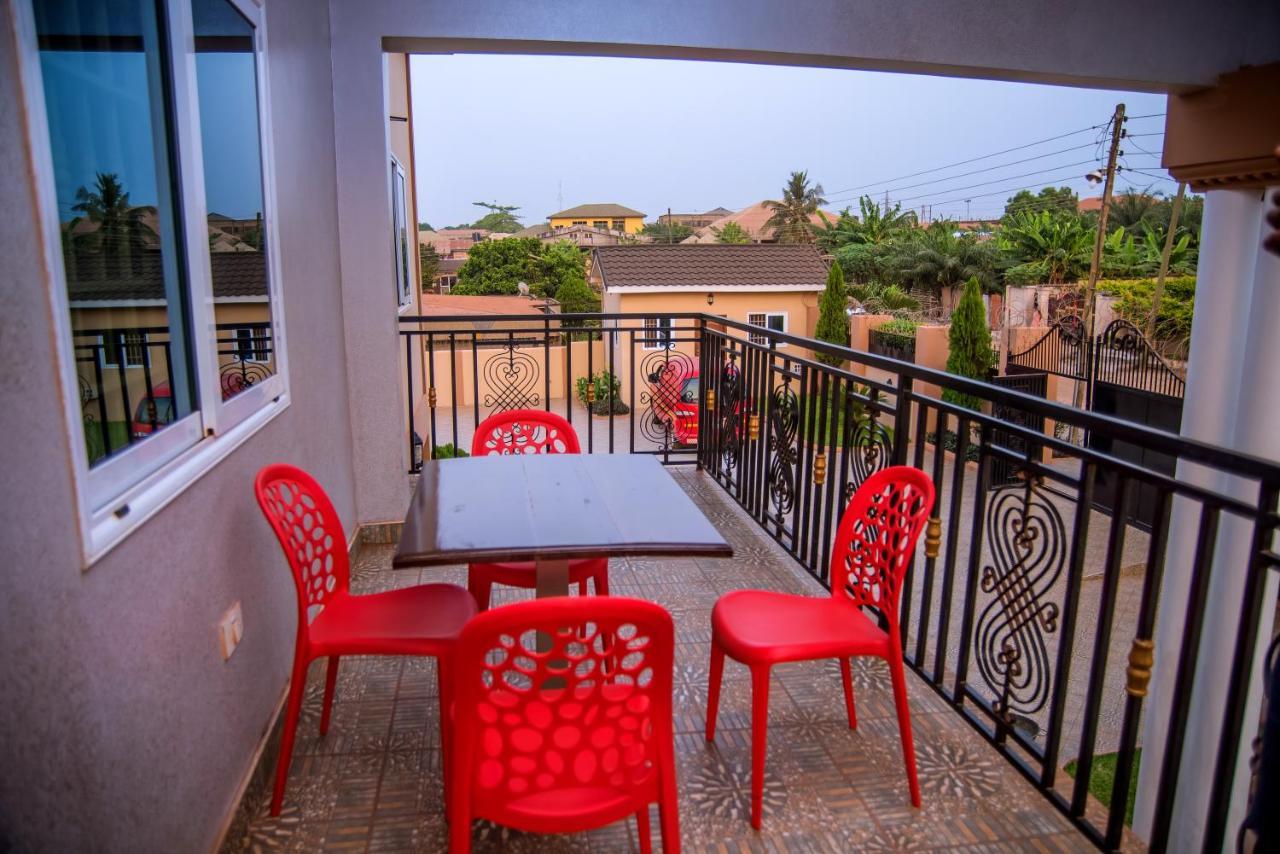 Homey Lodge Kumasi Esterno foto
