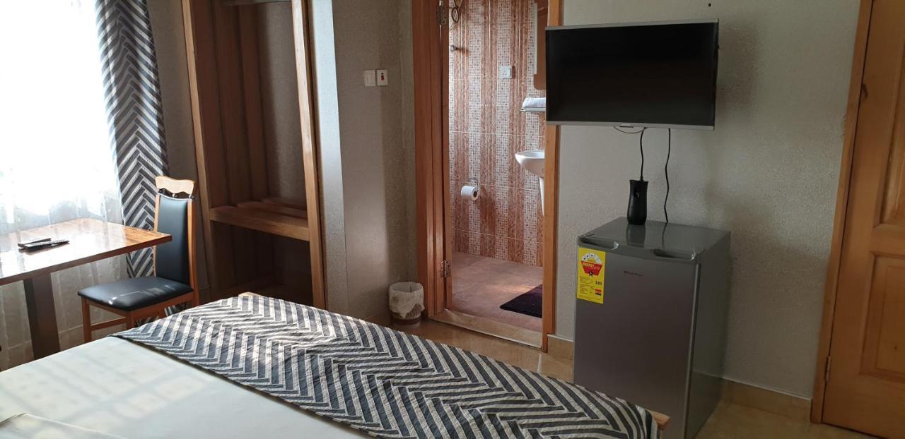 Homey Lodge Kumasi Esterno foto